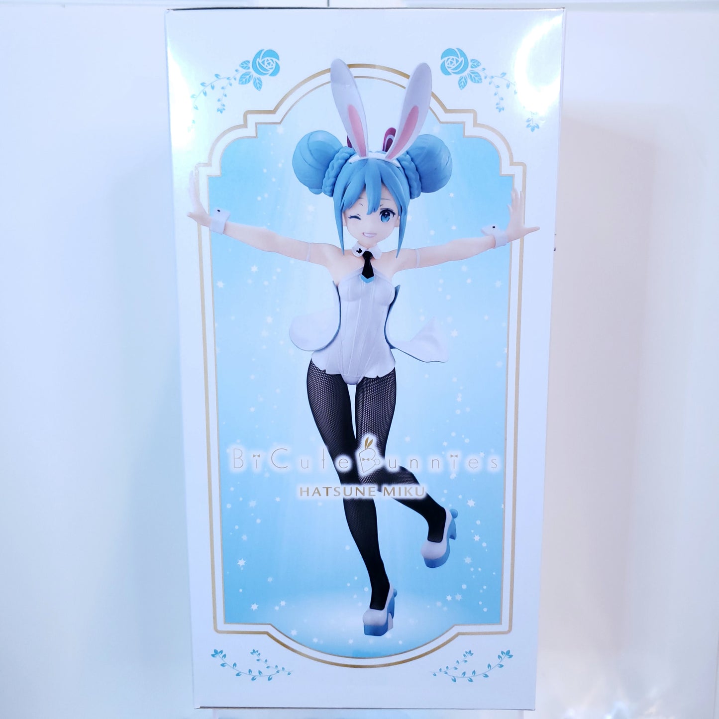 White Winking Bicute Bunny Hatsune Miku Figure